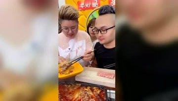 娱乐吃瓜酱吃饭视频